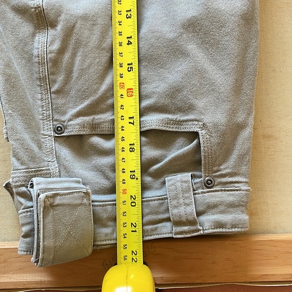 Duluth Trading Co. “Flex Fire Hose” Heavy Duty Work Shorts in Khaki - Size 36 - Picture 9 of 9